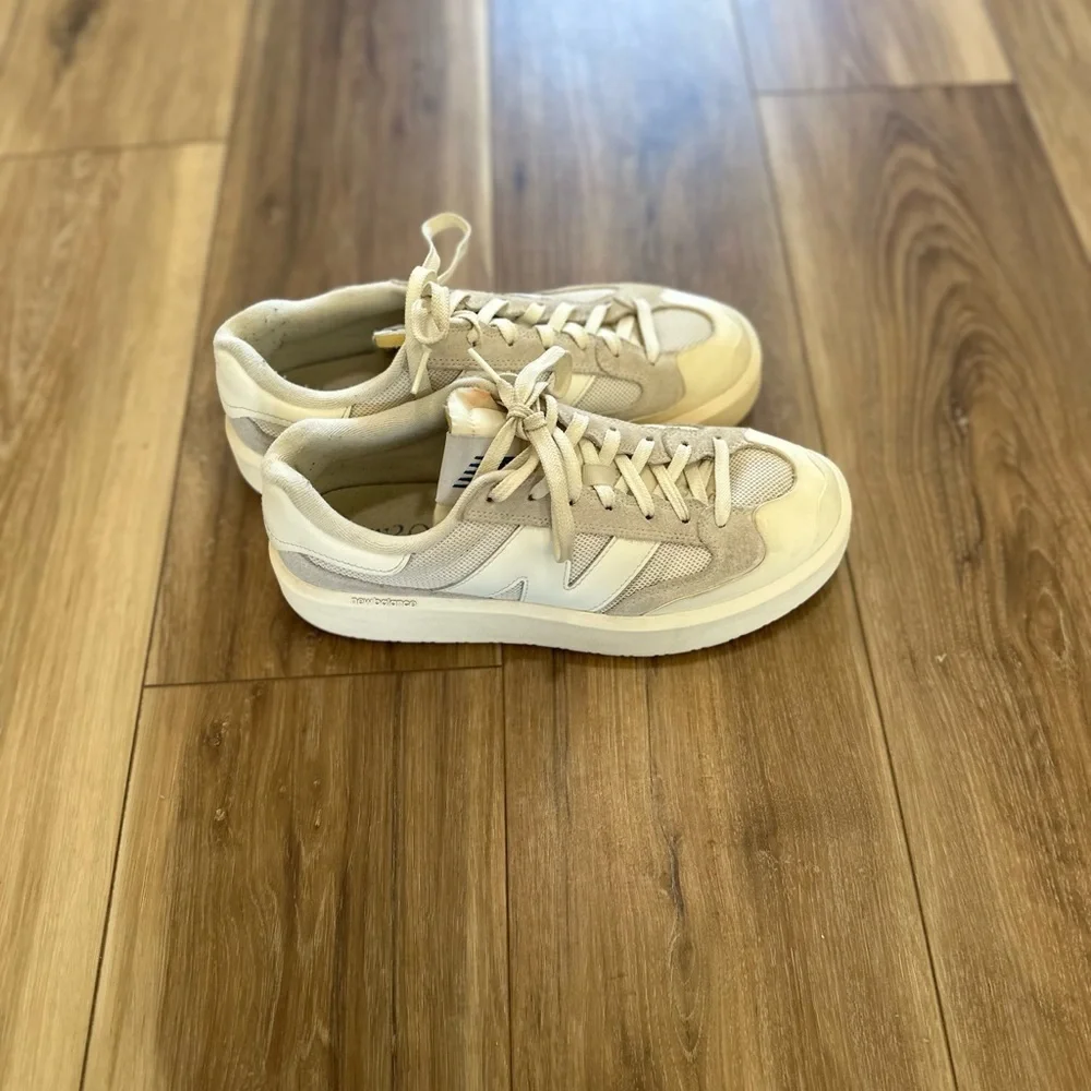 New Balance mens white and gray sneakers size 8.5